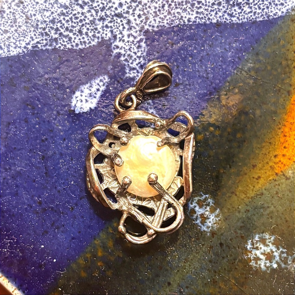 Silpada Vintage 925 Sterling Silver Mother of Pearl Artisan Abstract Pendant